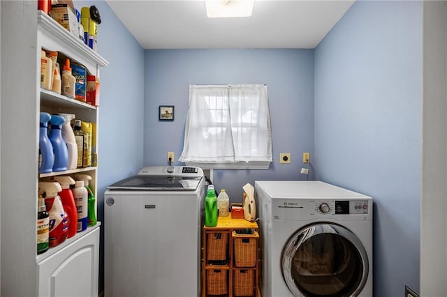 18332 Honeysuckle Dr, Ponchatoula, LA 70454 - washroom with washing machine and dryer