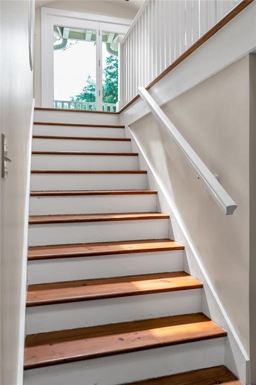 324 Fairway Dr, New Orleans, LA 70124 - view of staircase