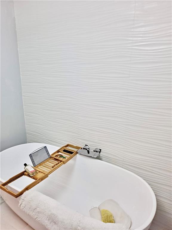 120 Whisperwood Blvd, Slidell, LA 70458 - bathroom view of a freestanding bath