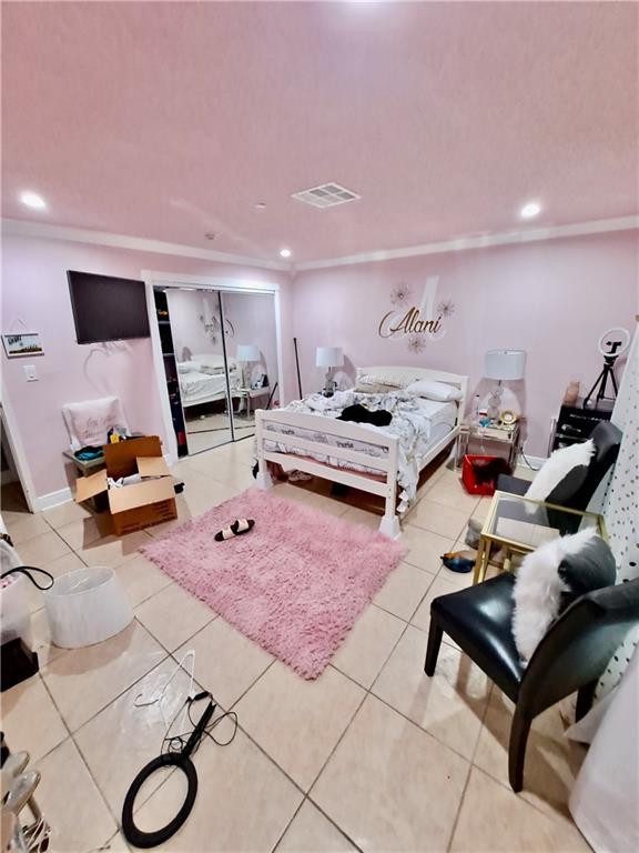 120 Whisperwood Blvd, Slidell, LA 70458 - tiled bedroom featuring recessed lighting