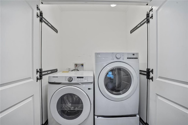 9509 Robin Ln, River Ridge, LA 70123 - laundry area with independent washer and dryer and a barn door