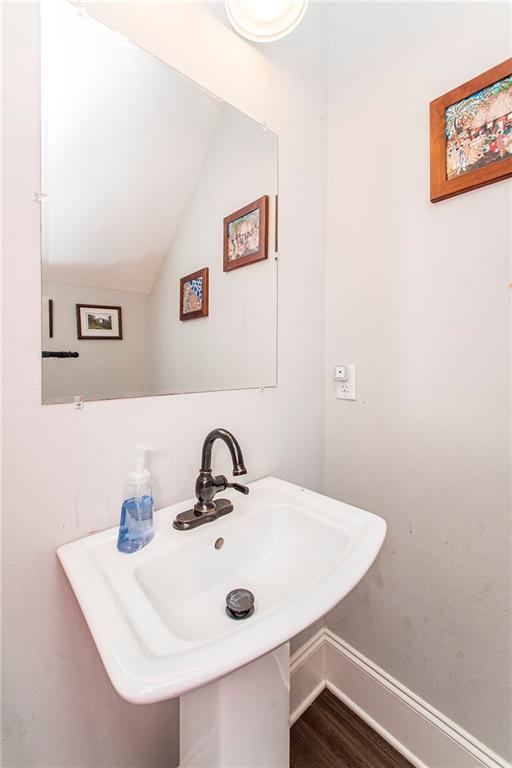 5 Leeward Ct, New Orleans, LA 70131 - bathroom featuring vaulted ceiling and wood finished floors