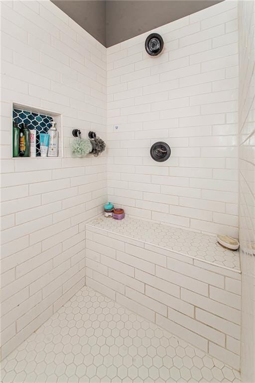 5 Leeward Ct, New Orleans, LA 70131 - bathroom featuring tiled shower
