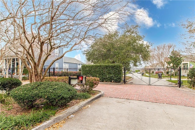 5 Leeward Ct, New Orleans, LA 70131 - view of property's community featuring a gate