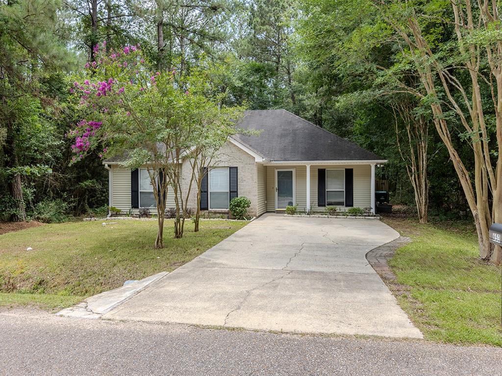 653 Beaulieux St, Mandeville, LA 70448 - single story home with a front lawn and driveway
