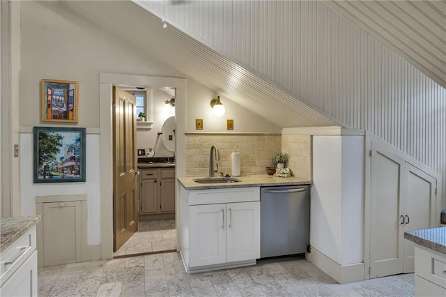 515 Saint Louis St Unit 6, New Orleans, LA 70130 - bar area with dishwasher, lofted ceiling, and tasteful backsplash