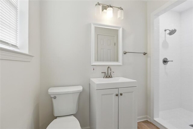 2320 Roosevelt Blvd, Kenner, LA 70062 - bathroom with vanity, tiled shower, and toilet