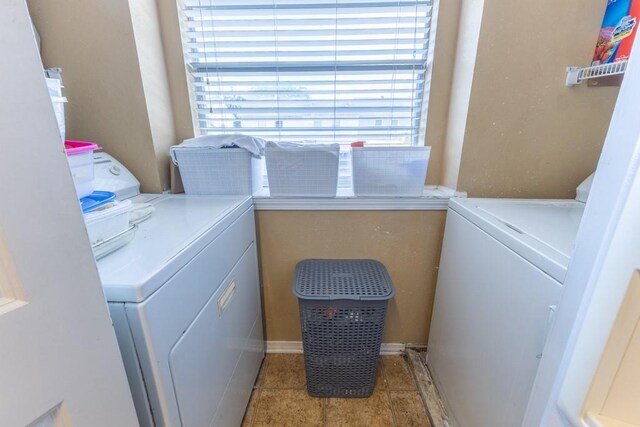 2425 Oxford Pl Unit 139, Gretna, LA 70056 - laundry area featuring washing machine and clothes dryer, tile patterned flooring, and baseboards