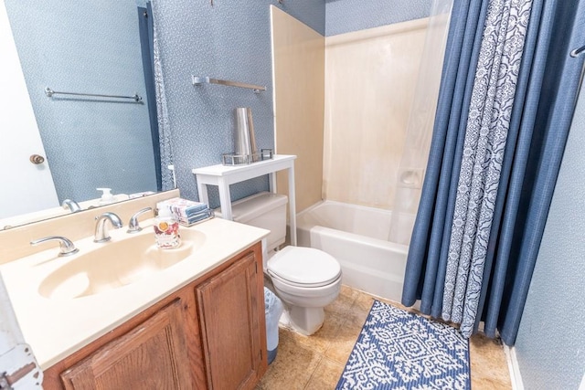 2425 Oxford Pl Unit 139, Gretna, LA 70056 - bathroom with toilet, vanity, shower / bath combo with shower curtain, and tile patterned flooring