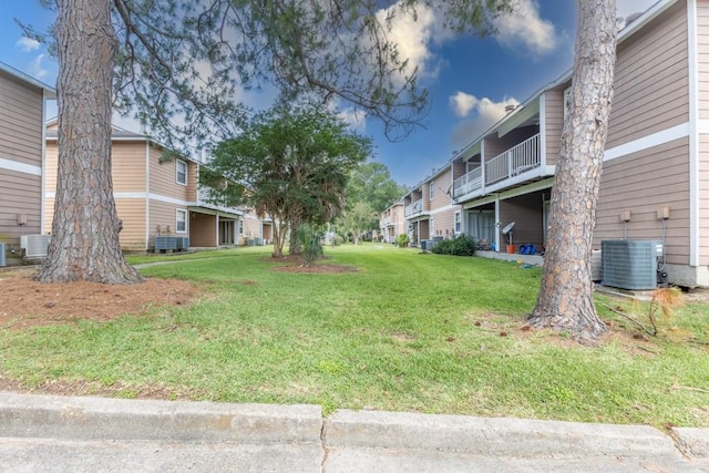 2425 Oxford Pl Unit 139, Gretna, LA 70056 - view of yard with central air condition unit