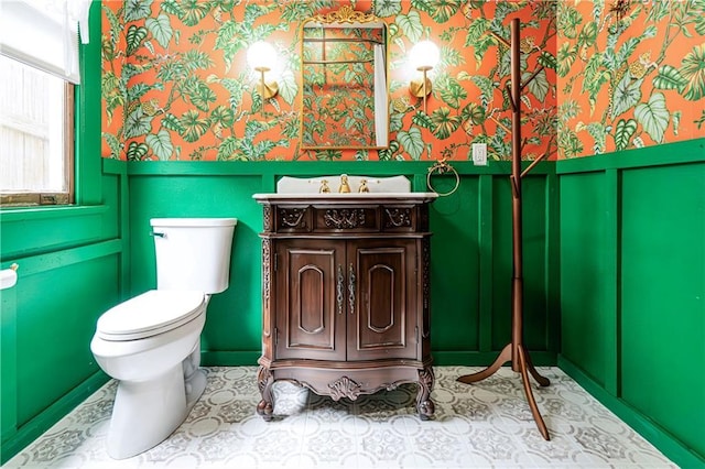 532 Elmira Ave, New Orleans, LA 70114 - half bath with wallpapered walls, toilet, vanity, and wainscoting