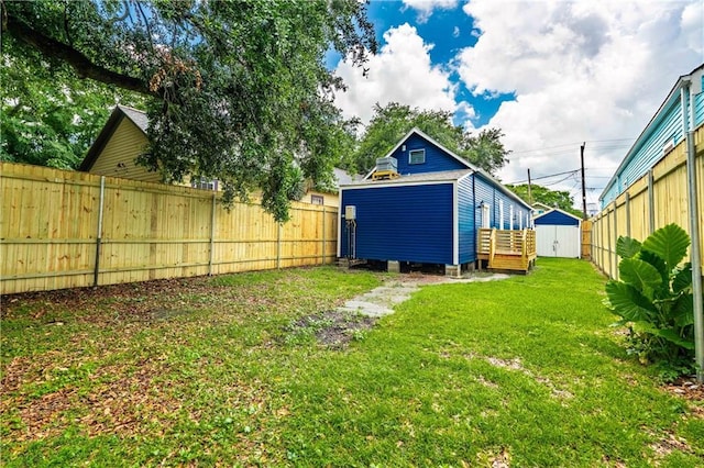 532 Elmira Ave, New Orleans, LA 70114 - view of yard with an outbuilding