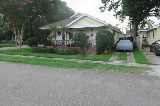221513 James St, Jefferson, LA 70121 - bungalow featuring a porch