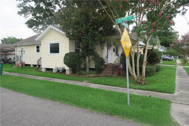 221513 James St, Jefferson, LA 70121 - view of front of home with a front yard and entry steps