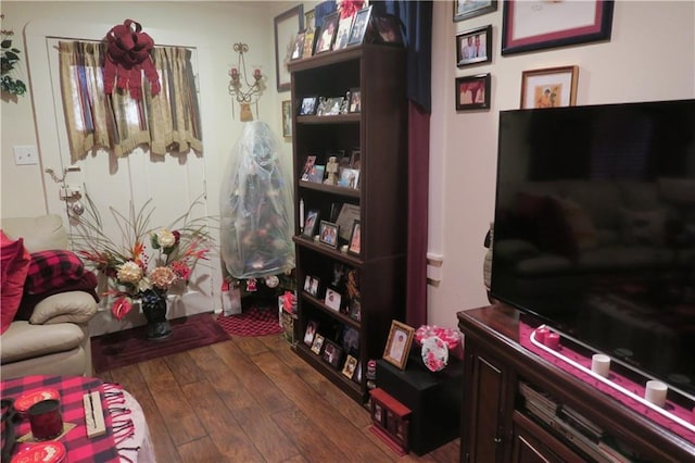 221513 James St, Jefferson, LA 70121 - living area with hardwood / wood-style floors