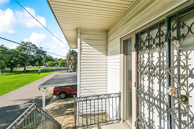 400 Aris Ave, Metairie, LA 70005 - doorway to property featuring a yard