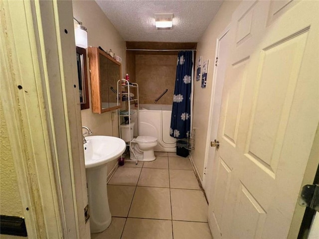 314 W Bordelon St, Gonzales, LA 70737 - full bath featuring a textured ceiling, tile patterned floors, and toilet