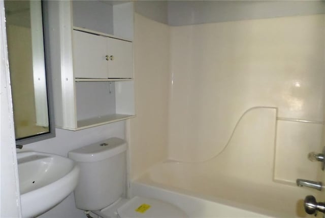 70305 I St, Covington, LA 70433 - bathroom with a sink, tub / shower combination, and toilet
