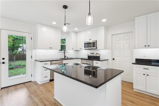 625 Woodridge Blvd, Mandeville, LA 70471 - kitchen with stainless steel appliances, a sink, healthy amount of natural light, light wood-style flooring, and recessed lighting