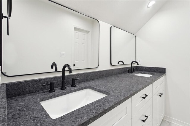 625 Woodridge Blvd, Mandeville, LA 70471 - full bathroom featuring double vanity and baseboards