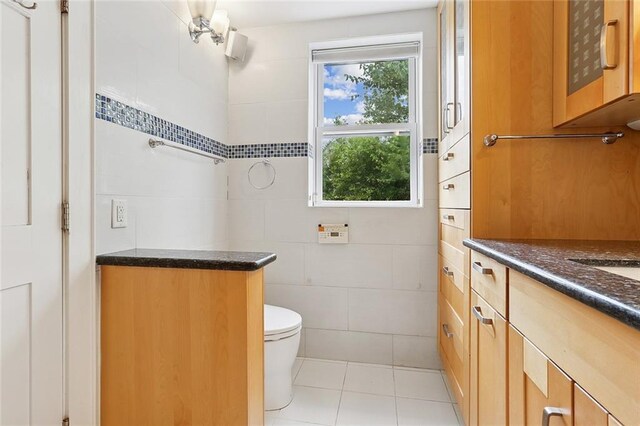547 Jewel St, New Orleans, LA 70124 - bathroom featuring vanity, tile walls, toilet, and tile patterned flooring