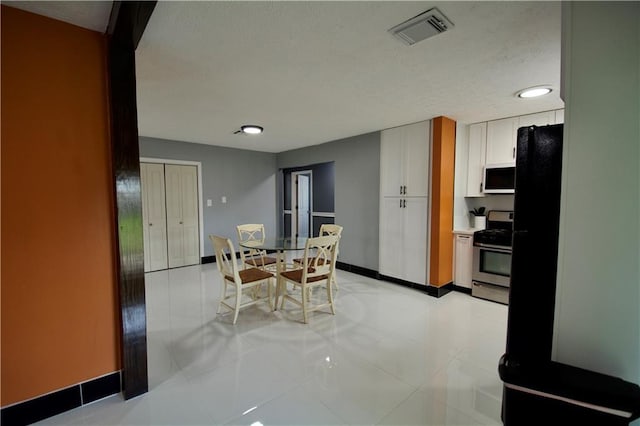 213 Travis Dr, Westwego, LA 70094 - dining space with baseboards and a textured ceiling