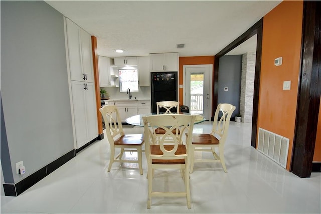 213 Travis Dr, Westwego, LA 70094 - dining space featuring baseboards