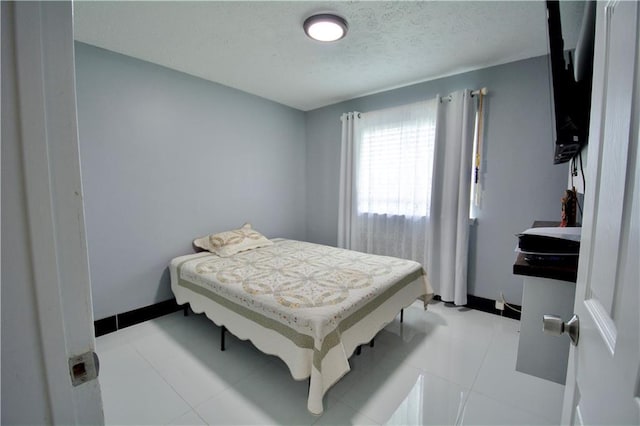 213 Travis Dr, Westwego, LA 70094 - bedroom featuring a textured ceiling and baseboards