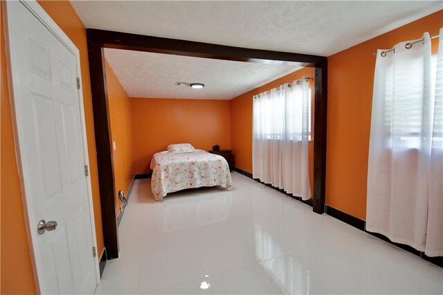 213 Travis Dr, Westwego, LA 70094 - bedroom featuring a textured ceiling and baseboards