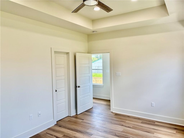 2444 Huey P Long Ave, Gretna, LA 70053 - empty room featuring a ceiling fan, light wood-style floors, recessed lighting, a raised ceiling, and a smoke detector