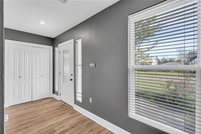 506 Ellington Ave, Luling, LA 70070 - foyer entrance with light wood finished floors and recessed lighting
