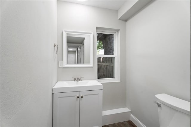 5720 Count Ln, New Orleans, LA 70126 - bathroom with toilet and vanity