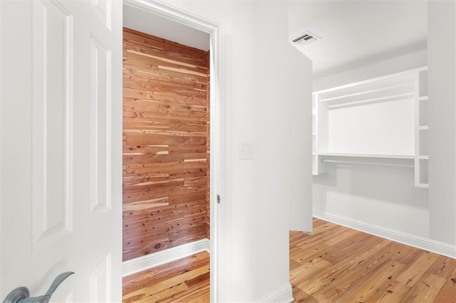 2801 Lakeshore Dr, Mandeville, LA 70448 - view of closet