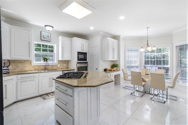 647 Highland Oaks Dr, Baton Rouge, LA 70810 - kitchen featuring black appliances, a chandelier, crown molding, white cabinets, and tasteful backsplash