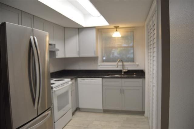222 Putters Ln Unit 39, Slidell, LA 70460 - kitchen featuring white appliances, under cabinet range hood, and dark countertops