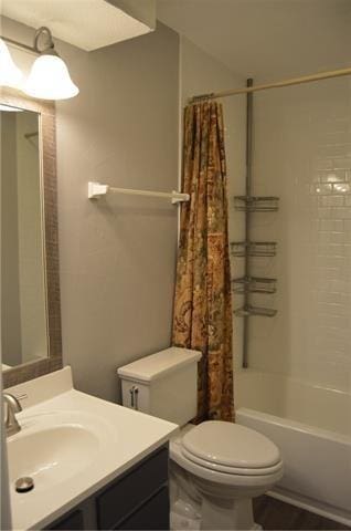 222 Putters Ln Unit 39, Slidell, LA 70460 - bathroom with vanity and shower / bathtub combination with curtain