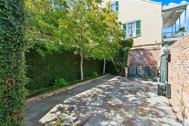 841 Burgundy St, New Orleans, LA 70116 - photo 31