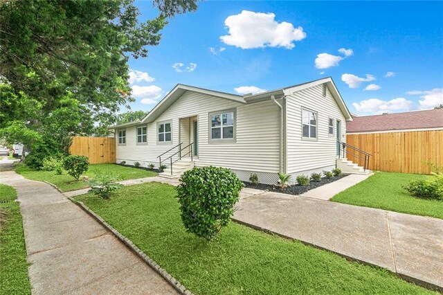 802 Claiborne Dr, Jefferson, LA 70121 - view of front of house featuring entry steps