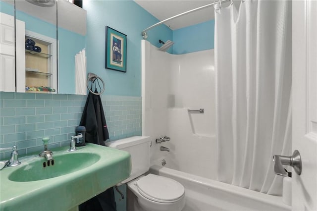 2305 Cleary Ave Unit 225, Metairie, LA 70001 - full bath with shower / bath combination with curtain and decorative backsplash