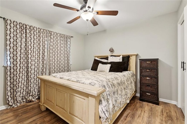 917 Ellen St, Terrytown, LA 70056 - bedroom with wood finished floors and ceiling fan
