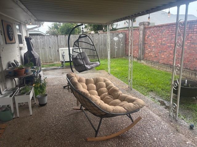 917 Ellen St, Terrytown, LA 70056 - fenced backyard featuring a patio