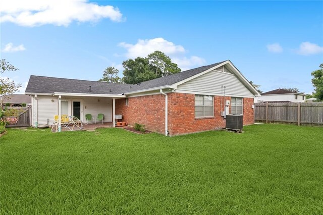 1404 Colony Pl, Metairie, LA 70003 - rear view of house featuring a fenced backyard and brick siding