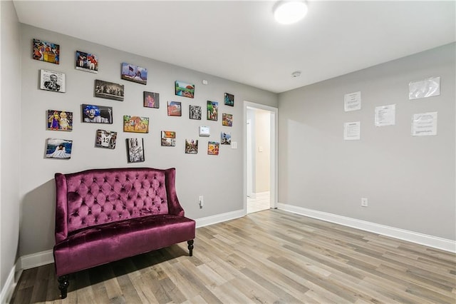 4925 Rhodes Dr, New Orleans, LA 70126 - sitting room featuring wood finished floors and baseboards
