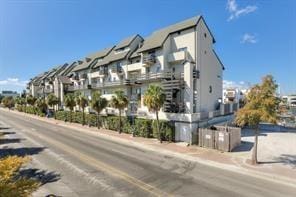 7300 Lakeshore Dr Unit 6, New Orleans, LA 70124 - view of building exterior featuring a residential view