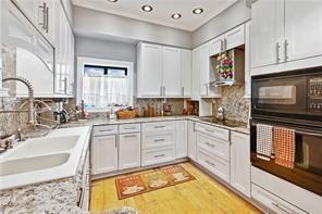7300 Lakeshore Dr Unit 6, New Orleans, LA 70124 - kitchen with light countertops, recessed lighting, and backsplash