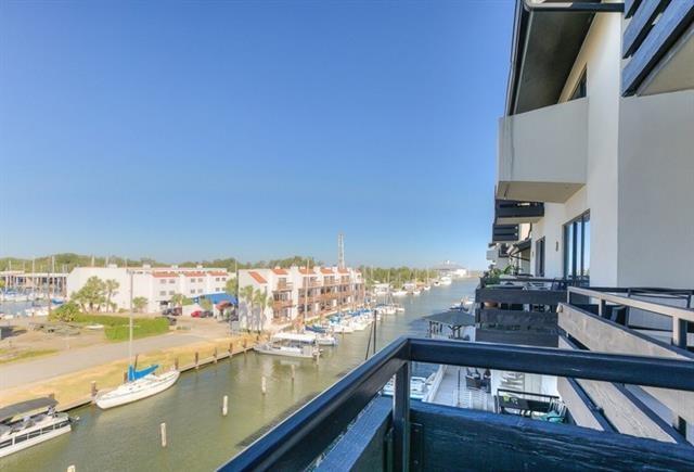 7300 Lakeshore Dr Unit 6, New Orleans, LA 70124 - balcony with a water view