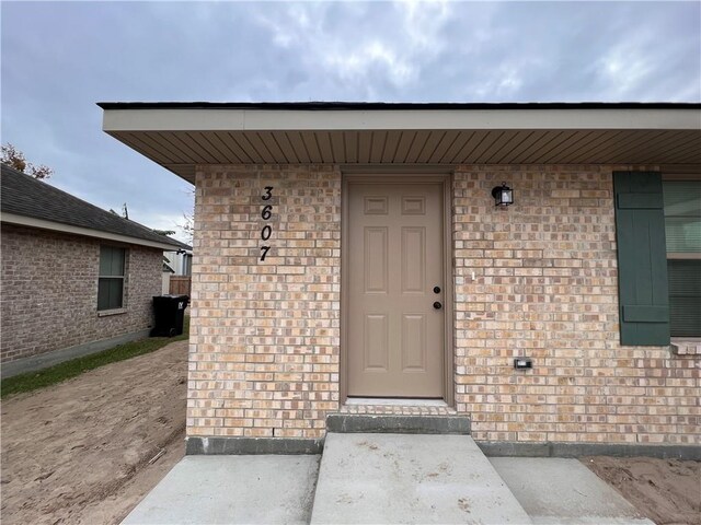 360507 Park Blvd, Chalmette, LA 70043 - property entrance with brick siding