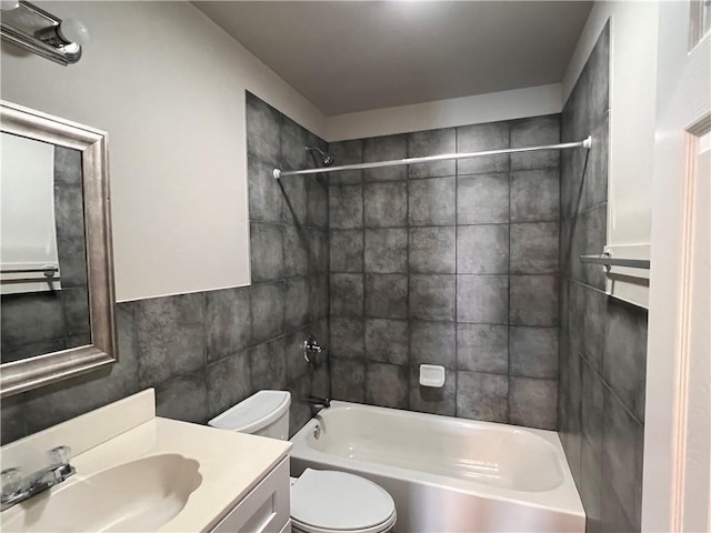 360507 Park Blvd, Chalmette, LA 70043 - bathroom featuring tile walls, vanity, and washtub / shower combination
