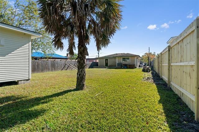 7109 Dreux Ave, New Orleans, LA 70126 - view of fenced backyard