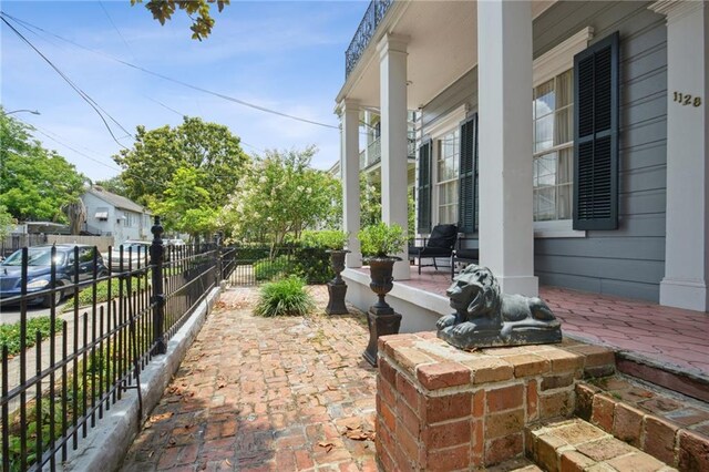1128 Fourth St, New Orleans, LA 70130 - view of porch
